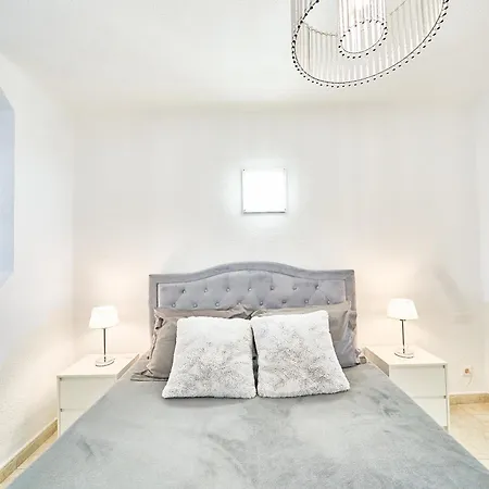 Great Location Studio35 شقة *
